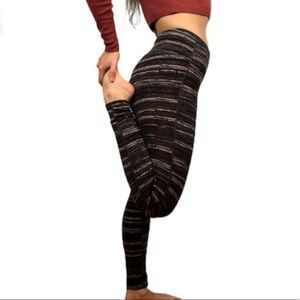 Athleta Retreat Chaturanga Legging Black Gray White Size XS